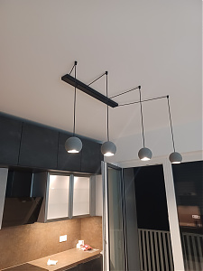 Étkező függeszték - A mennyezet-fűtés és az eredeti kiállás rossz pozícionálása miatt, egy pókháló dizájnnal kellett kompenzálnom.